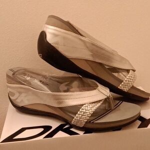 DKNY Gray, Womens Sandals, 10